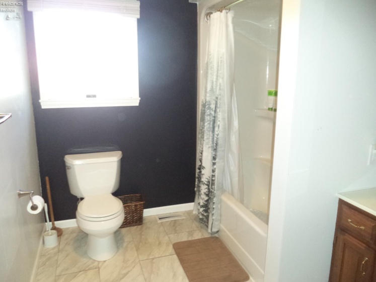 2431 Tiffin Road, Fremont, 43420, 3 Bedroom Bedrooms, ,3 BathroomBathrooms,Residential,For Sale,Tiffin,20263509