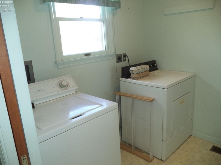 2431 Tiffin Road, Fremont, 43420, 3 Bedroom Bedrooms, ,3 BathroomBathrooms,Residential,For Sale,Tiffin,20263509