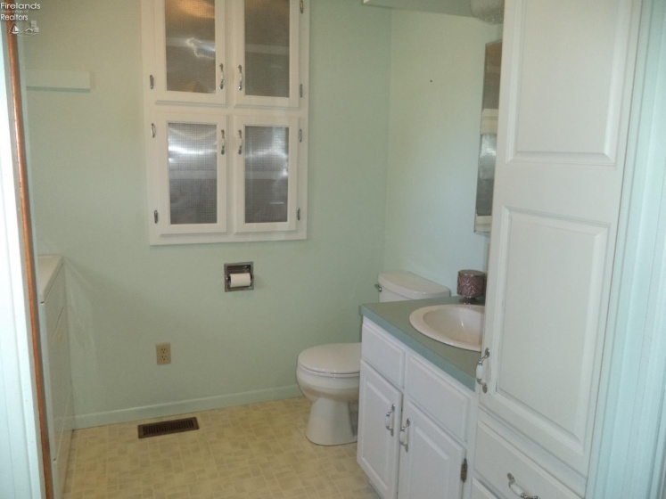 2431 Tiffin Road, Fremont, 43420, 3 Bedroom Bedrooms, ,3 BathroomBathrooms,Residential,For Sale,Tiffin,20263509