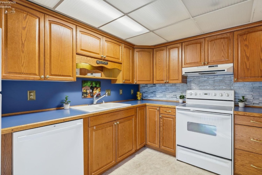 1120 By The Shores Dr, Huron, 44839, 2 Bedroom Bedrooms, ,2 BathroomBathrooms,Residential,For Sale,By The Shores Dr,20263594