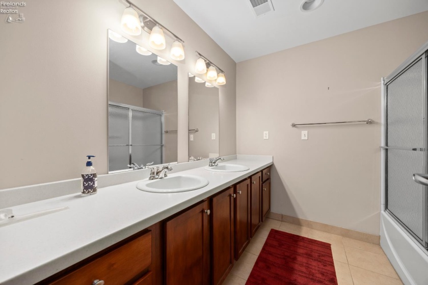 401 Shoreline Drive, Sandusky, 44870, 2 Bedroom Bedrooms, ,2 BathroomBathrooms,Residential,For Sale,Shoreline,20263673