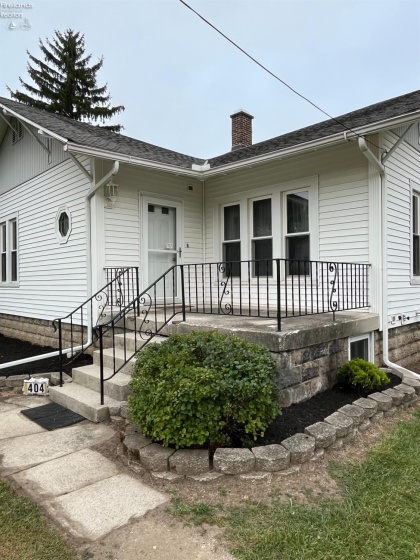 404 Maple Street, Clyde, 43410, 2 Bedroom Bedrooms, ,1 BathroomBathrooms,Residential,For Sale,Maple,20263752