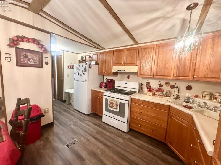 1420 Main Street, Bellevue, 44811, 2 Bedroom Bedrooms, ,2 BathroomBathrooms,Residential,For Sale,Main,20263751