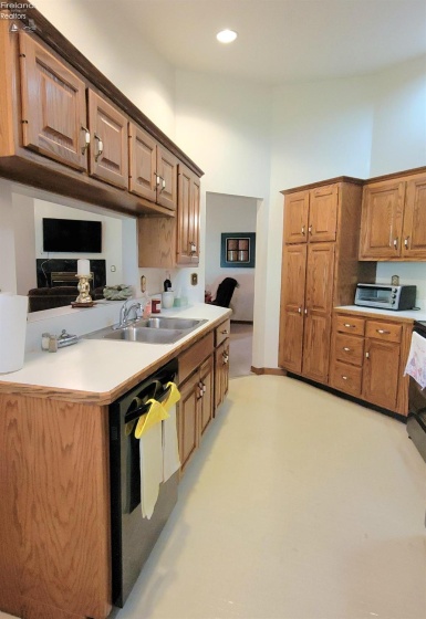 813 Elizabeth Drive, Huron, 44839, 3 Bedroom Bedrooms, ,2 BathroomBathrooms,Residential,For Sale,Elizabeth,20263773