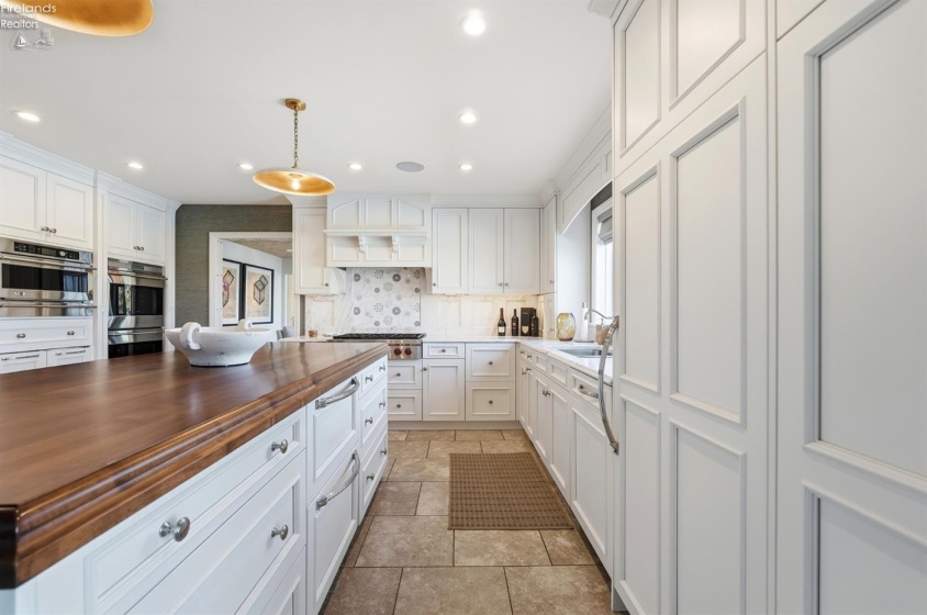 2078 Driftwood Lane, Oregon, 43616, 4 Bedroom Bedrooms, ,4 BathroomBathrooms,Residential,For Sale,Driftwood,20263730
