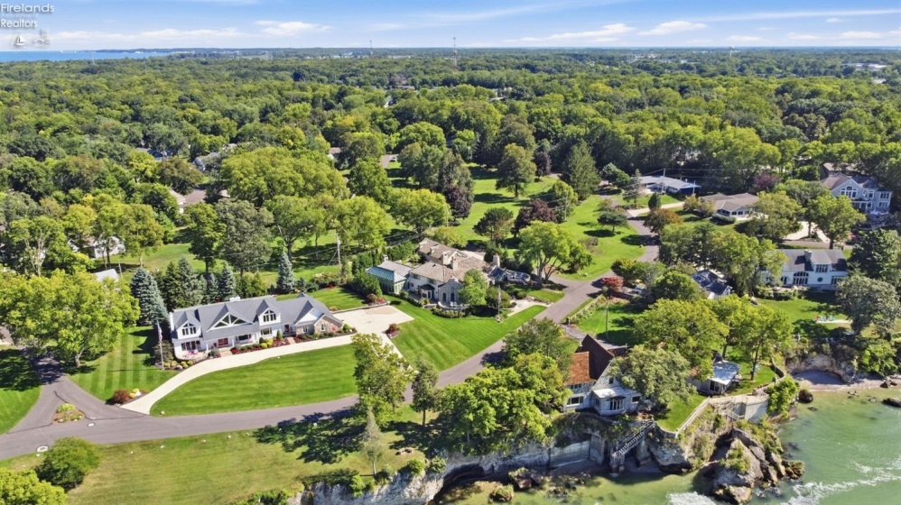 3941 Cliff Road, Port Clinton, 43452, 3 Bedroom Bedrooms, ,5 BathroomBathrooms,Residential,For Sale,Cliff,20263750