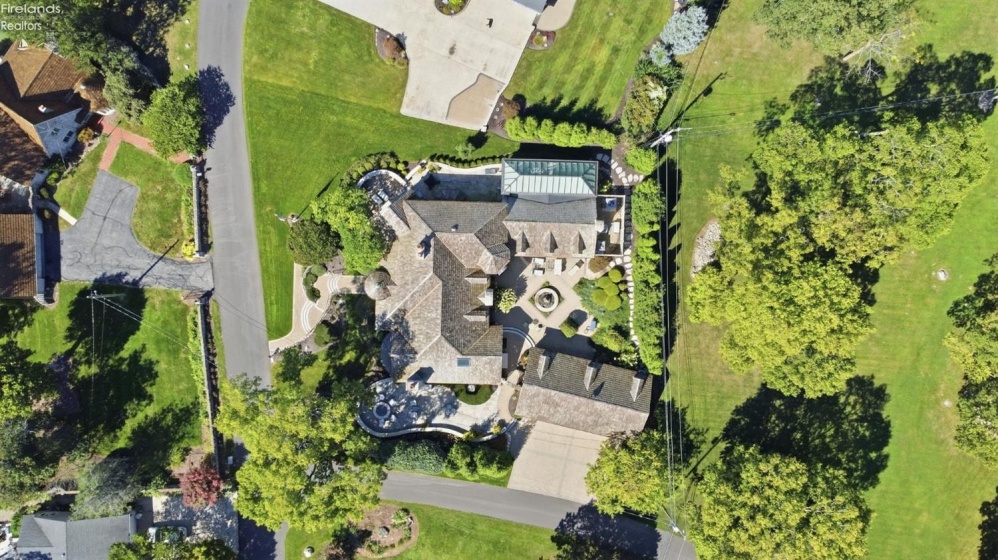 3941 Cliff Road, Port Clinton, 43452, 3 Bedroom Bedrooms, ,5 BathroomBathrooms,Residential,For Sale,Cliff,20263750