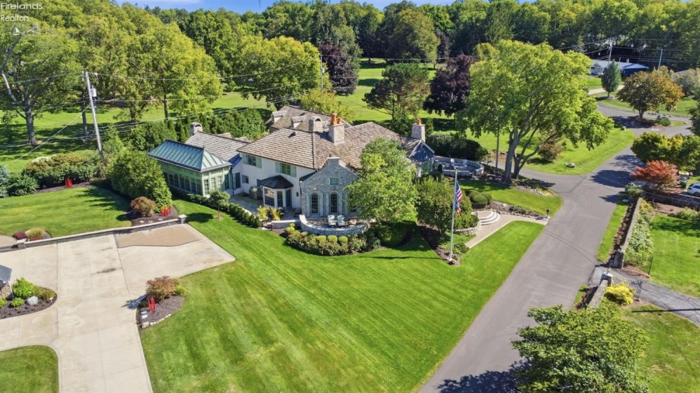 3941 Cliff Road, Port Clinton, 43452, 3 Bedroom Bedrooms, ,5 BathroomBathrooms,Residential,For Sale,Cliff,20263750