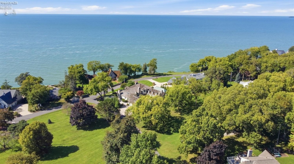 3941 Cliff Road, Port Clinton, 43452, 3 Bedroom Bedrooms, ,5 BathroomBathrooms,Residential,For Sale,Cliff,20263750