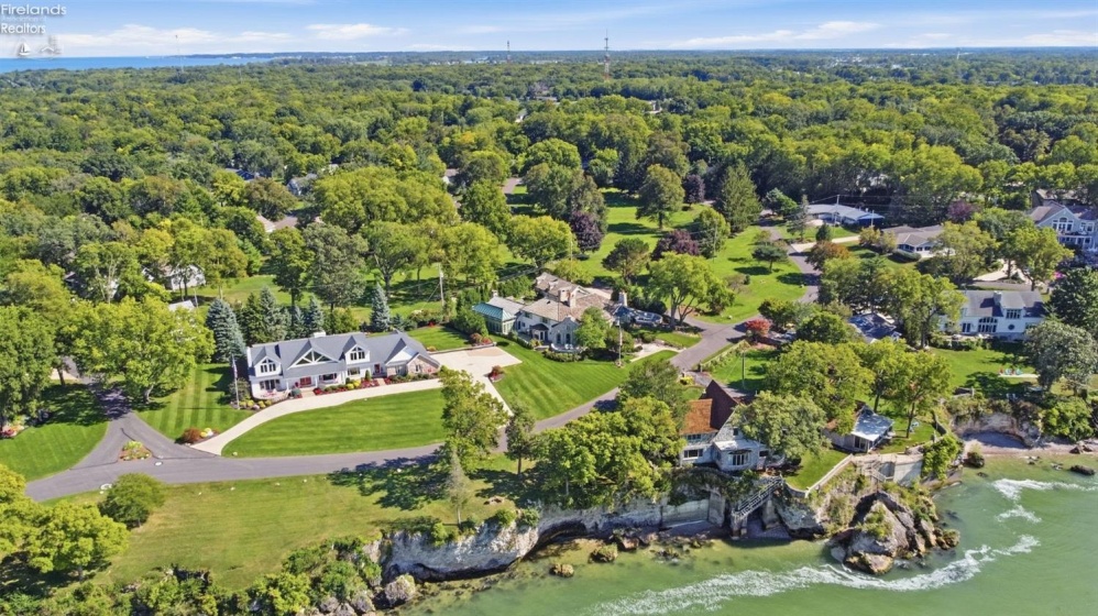 3941 Cliff Road, Port Clinton, 43452, 3 Bedroom Bedrooms, ,5 BathroomBathrooms,Residential,For Sale,Cliff,20263750