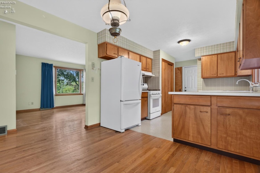 1593 Vermilion Road, Vermilion, 44089, ,2 BathroomBathrooms,Residential,For Sale,Vermilion,20263721
