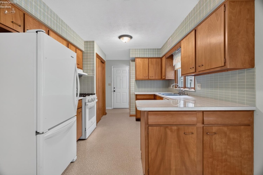 1593 Vermilion Road, Vermilion, 44089, ,2 BathroomBathrooms,Residential,For Sale,Vermilion,20263721