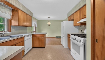 1593 Vermilion Road, Vermilion, 44089, ,2 BathroomBathrooms,Residential,For Sale,Vermilion,20263721