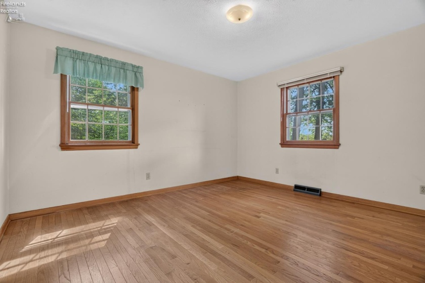 1593 Vermilion Road, Vermilion, 44089, ,2 BathroomBathrooms,Residential,For Sale,Vermilion,20263721