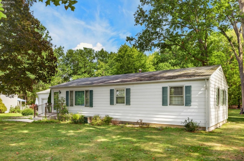 1593 Vermilion Road, Vermilion, 44089, ,2 BathroomBathrooms,Residential,For Sale,Vermilion,20263721