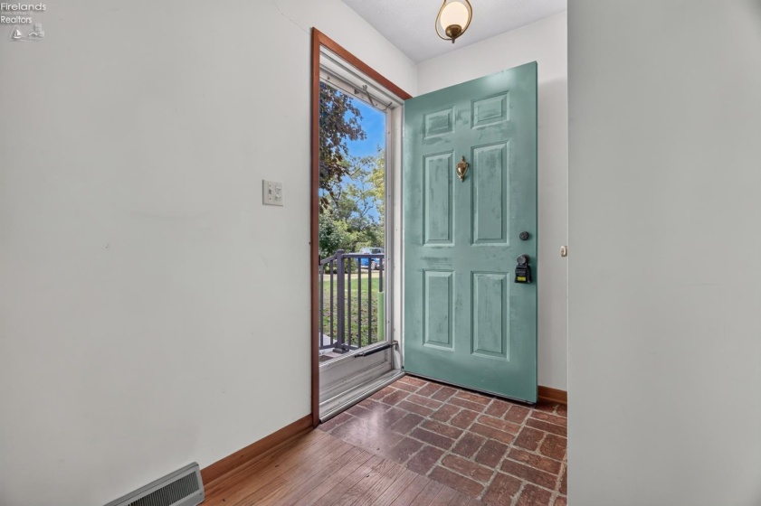 1593 Vermilion Road, Vermilion, 44089, ,2 BathroomBathrooms,Residential,For Sale,Vermilion,20263721