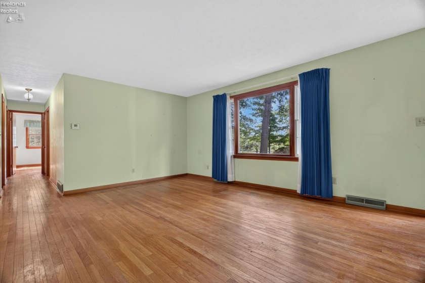 1593 Vermilion Road, Vermilion, 44089, ,2 BathroomBathrooms,Residential,For Sale,Vermilion,20263721