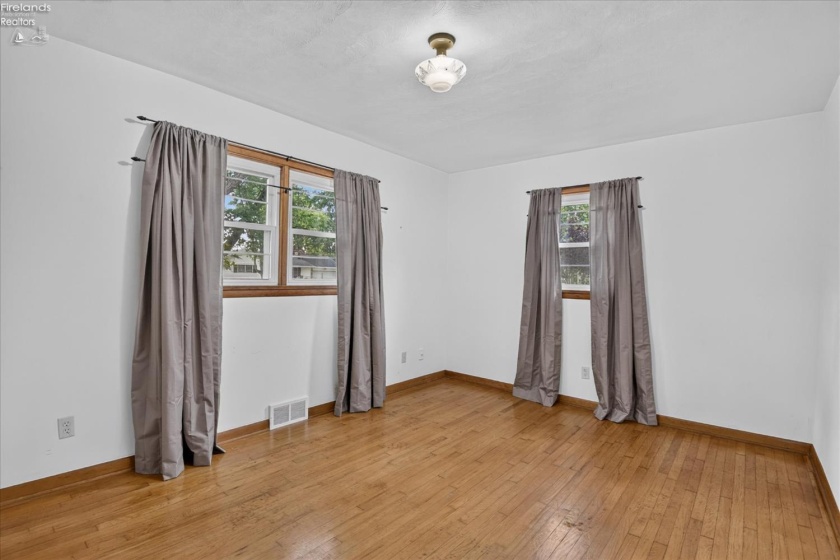 241 Montrose, Wellington, 44090, 4 Bedroom Bedrooms, ,2 BathroomBathrooms,Residential,For Sale,Montrose,20263770