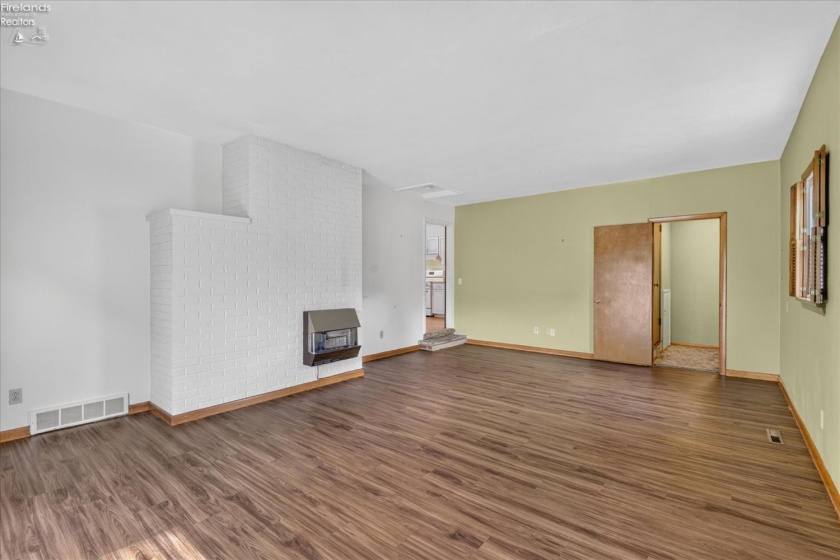 241 Montrose, Wellington, 44090, 4 Bedroom Bedrooms, ,2 BathroomBathrooms,Residential,For Sale,Montrose,20263770
