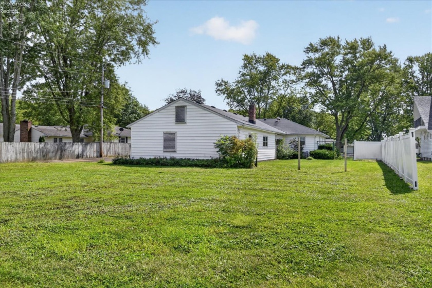 241 Montrose, Wellington, 44090, 4 Bedroom Bedrooms, ,2 BathroomBathrooms,Residential,For Sale,Montrose,20263770