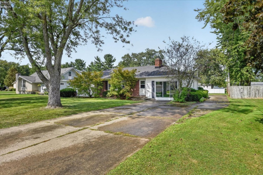 241 Montrose, Wellington, 44090, 4 Bedroom Bedrooms, ,2 BathroomBathrooms,Residential,For Sale,Montrose,20263770