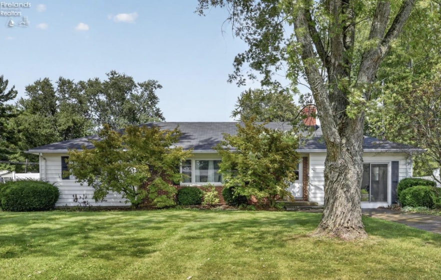 241 Montrose, Wellington, 44090, 4 Bedroom Bedrooms, ,2 BathroomBathrooms,Residential,For Sale,Montrose,20263770
