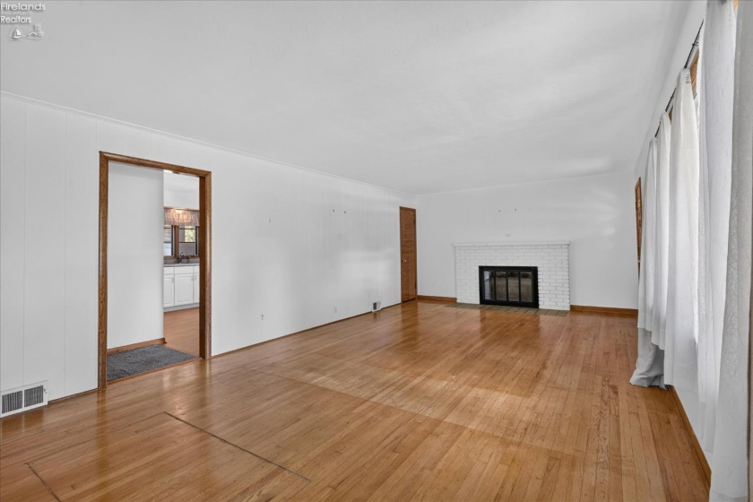 241 Montrose, Wellington, 44090, 4 Bedroom Bedrooms, ,2 BathroomBathrooms,Residential,For Sale,Montrose,20263770