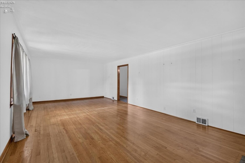 241 Montrose, Wellington, 44090, 4 Bedroom Bedrooms, ,2 BathroomBathrooms,Residential,For Sale,Montrose,20263770