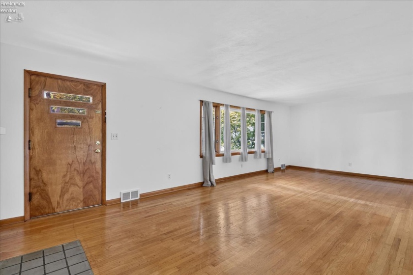 241 Montrose, Wellington, 44090, 4 Bedroom Bedrooms, ,2 BathroomBathrooms,Residential,For Sale,Montrose,20263770