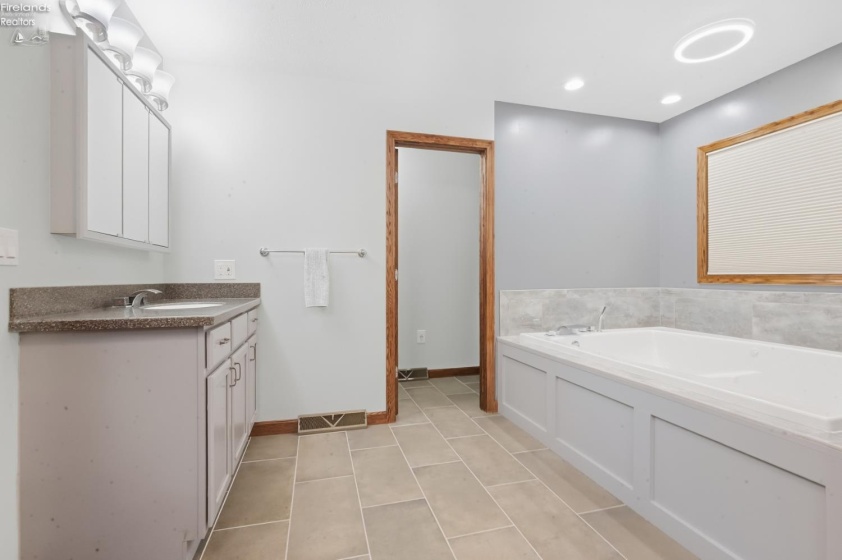7506 Divelbiss Road, Other, 44822, 5 Bedroom Bedrooms, ,5 BathroomBathrooms,Residential,For Sale,Divelbiss,20263640