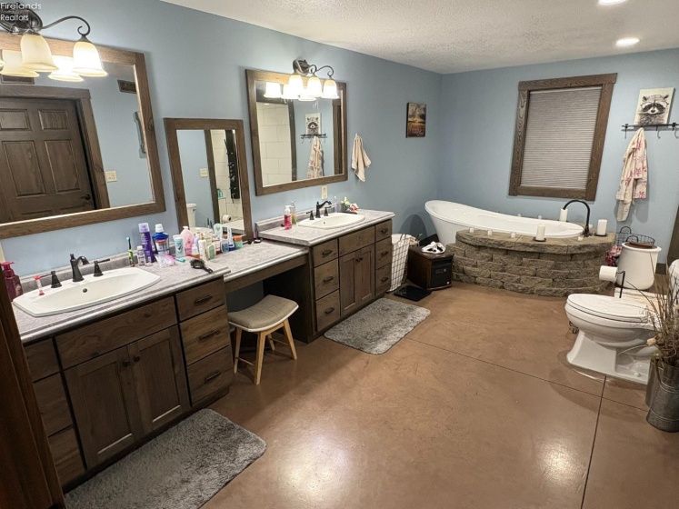 13235 CR 58, Bloomville, 44818, 4 Bedroom Bedrooms, ,2 BathroomBathrooms,Residential,For Sale,CR 58,20263739