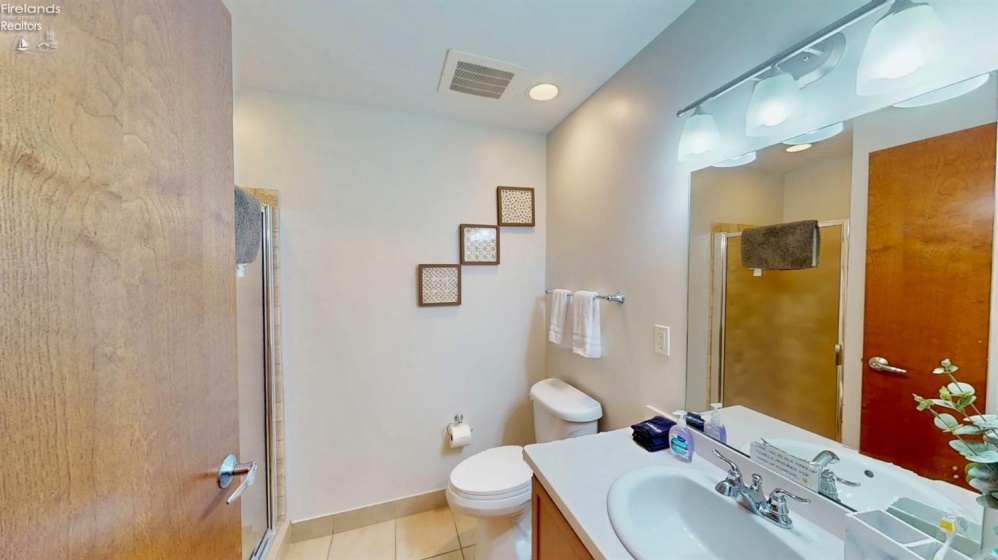 401 shoreline, Sandusky, 44870, 2 Bedroom Bedrooms, ,2 BathroomBathrooms,Residential,For Sale,shoreline,20263804