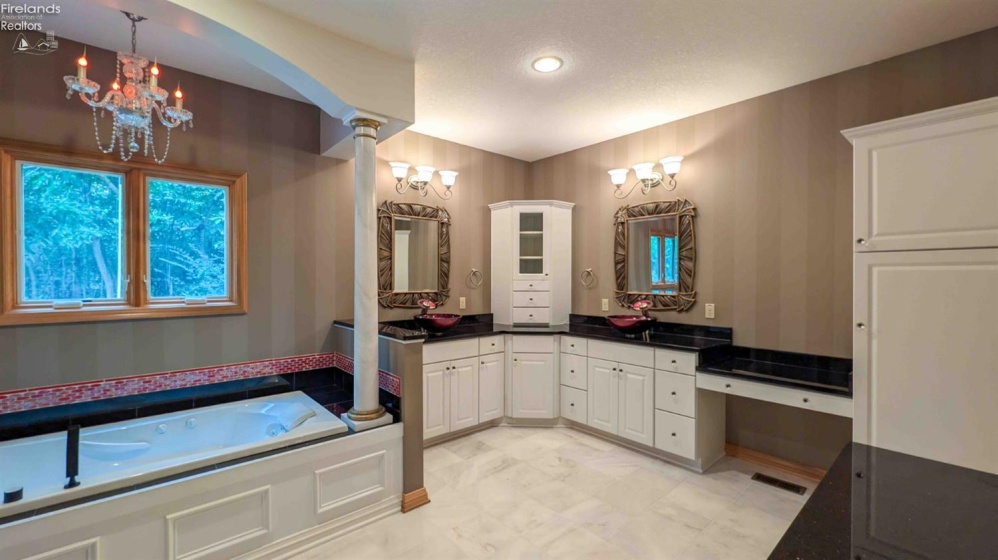 3770 Cliff Road, Port Clinton, 43452, 4 Bedroom Bedrooms, ,3 BathroomBathrooms,Residential,For Sale,Cliff,20263600