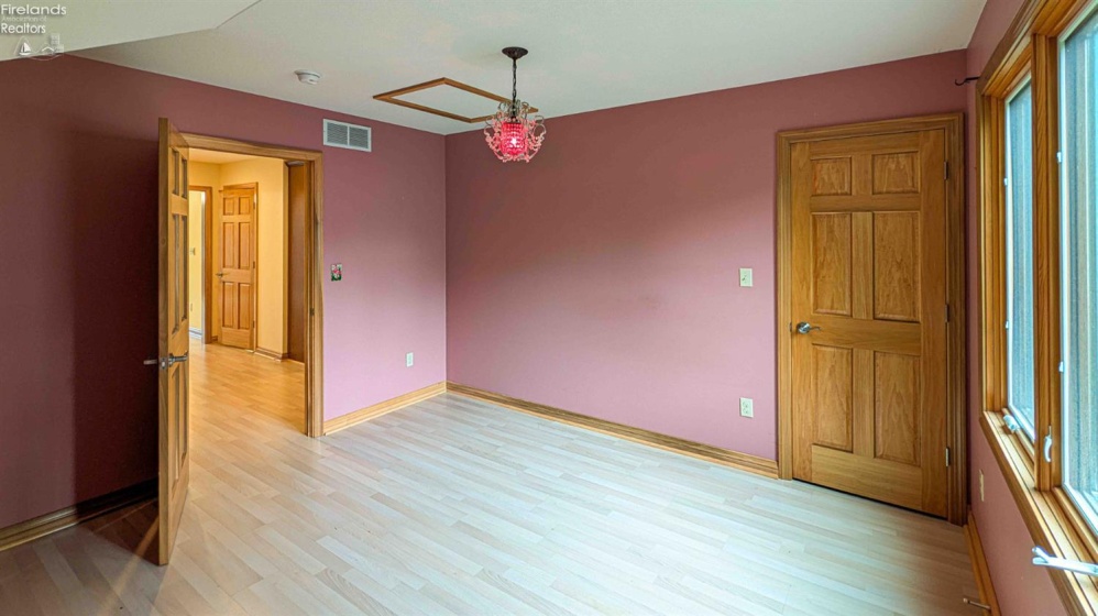 3770 Cliff Road, Port Clinton, 43452, 4 Bedroom Bedrooms, ,3 BathroomBathrooms,Residential,For Sale,Cliff,20263600