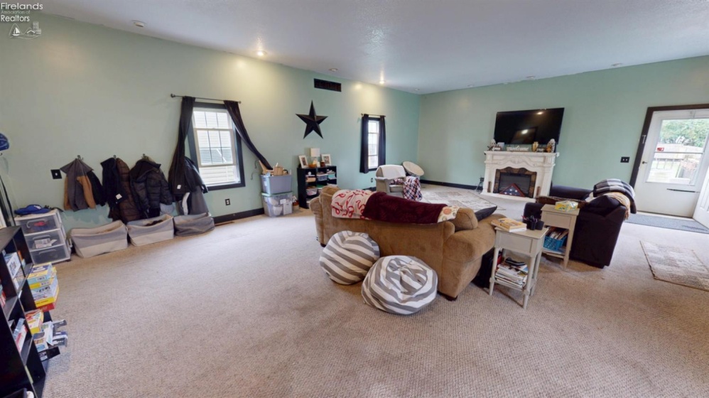 813 Main Street, Fostoria, 44830, 3 Bedroom Bedrooms, ,3 BathroomBathrooms,Residential,For Sale,Main,20263823