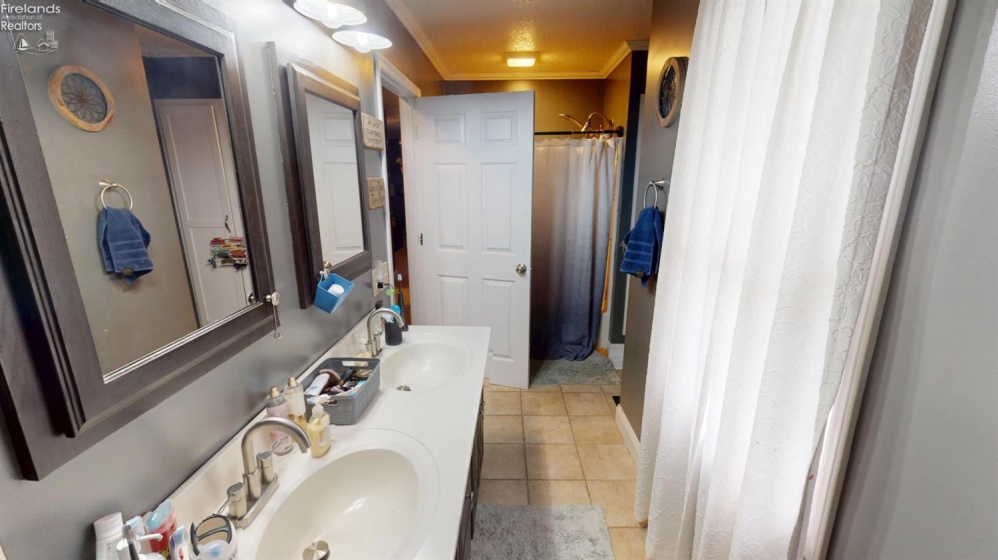 813 Main Street, Fostoria, 44830, 3 Bedroom Bedrooms, ,3 BathroomBathrooms,Residential,For Sale,Main,20263823