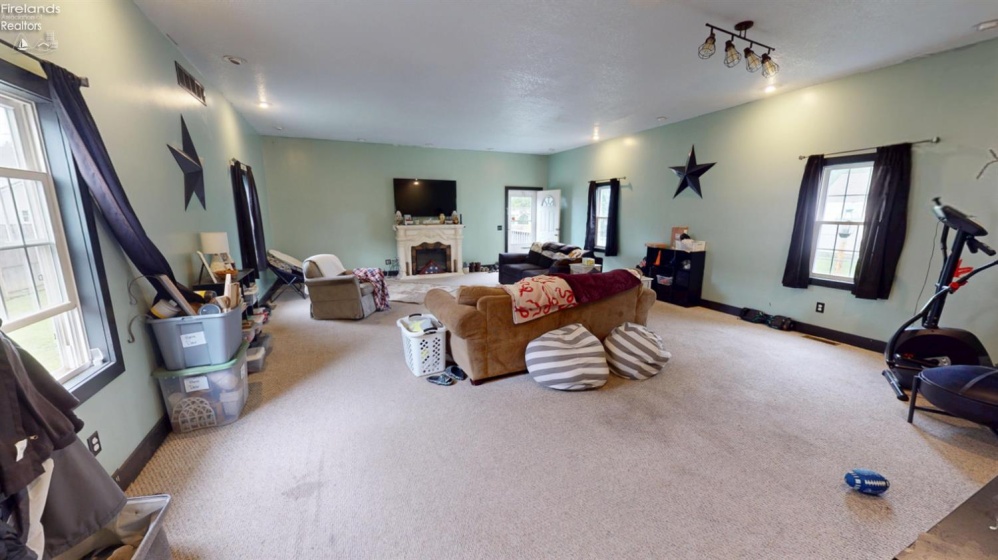 813 Main Street, Fostoria, 44830, 3 Bedroom Bedrooms, ,3 BathroomBathrooms,Residential,For Sale,Main,20263823