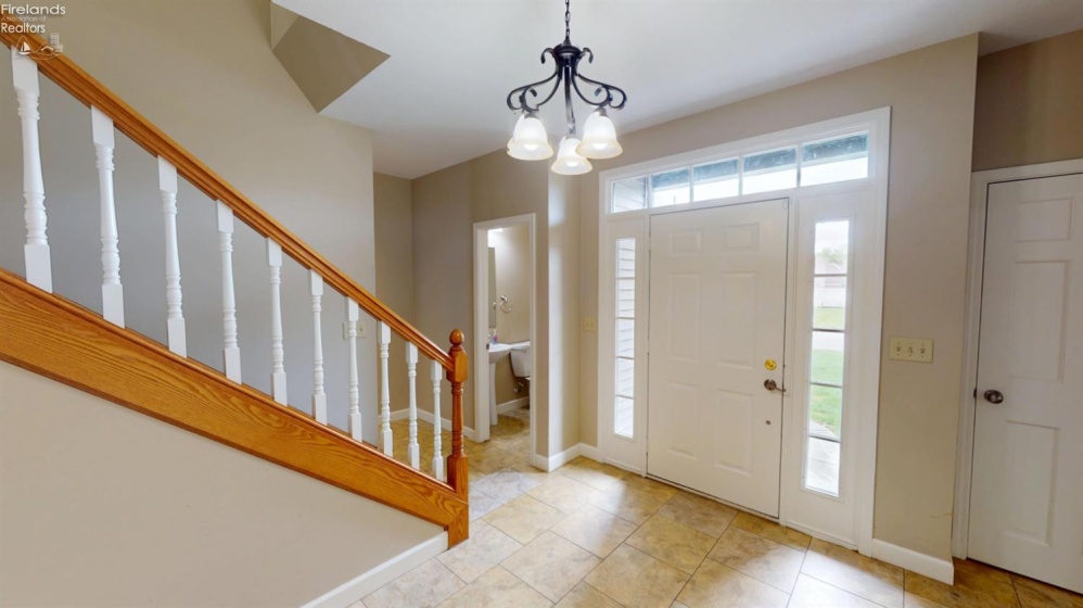 33 Ponds Side Drive, Fremont, 43420, 5 Bedroom Bedrooms, ,4 BathroomBathrooms,Residential,For Sale,Ponds Side,20263749