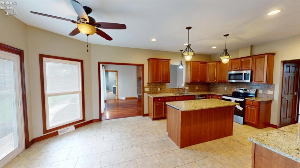 33 Ponds Side Drive, Fremont, 43420, 5 Bedroom Bedrooms, ,4 BathroomBathrooms,Residential,For Sale,Ponds Side,20263749
