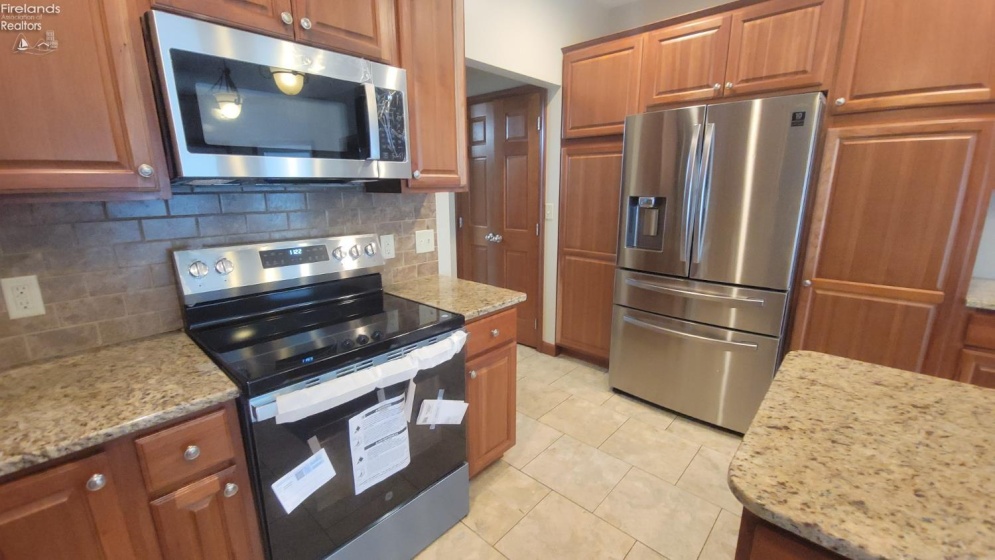 33 Ponds Side Drive, Fremont, 43420, 5 Bedroom Bedrooms, ,4 BathroomBathrooms,Residential,For Sale,Ponds Side,20263749