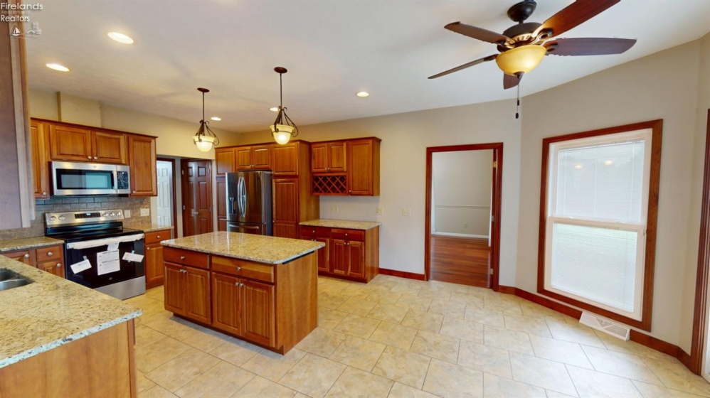 33 Ponds Side Drive, Fremont, 43420, 5 Bedroom Bedrooms, ,4 BathroomBathrooms,Residential,For Sale,Ponds Side,20263749