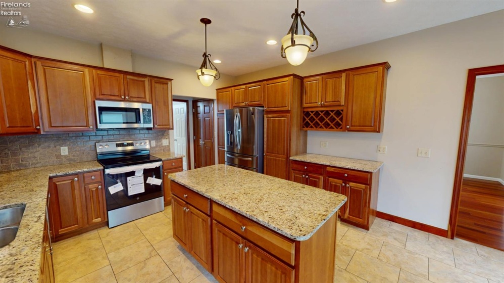 33 Ponds Side Drive, Fremont, 43420, 5 Bedroom Bedrooms, ,4 BathroomBathrooms,Residential,For Sale,Ponds Side,20263749