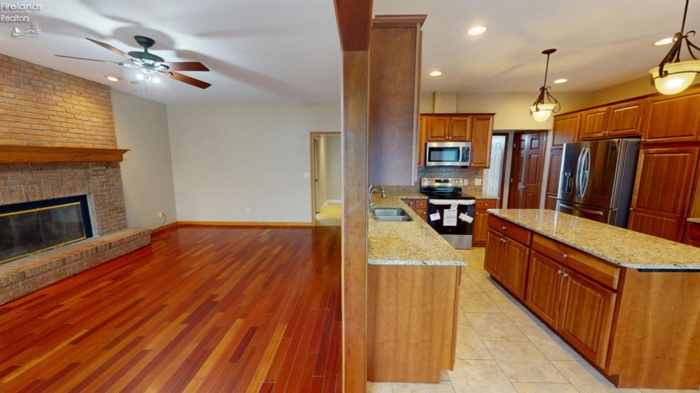 33 Ponds Side Drive, Fremont, 43420, 5 Bedroom Bedrooms, ,4 BathroomBathrooms,Residential,For Sale,Ponds Side,20263749