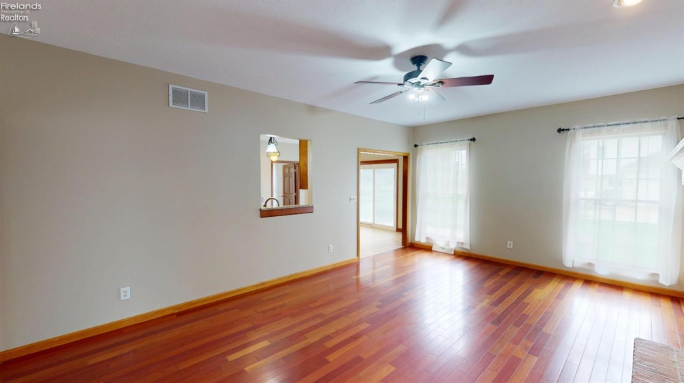 33 Ponds Side Drive, Fremont, 43420, 5 Bedroom Bedrooms, ,4 BathroomBathrooms,Residential,For Sale,Ponds Side,20263749