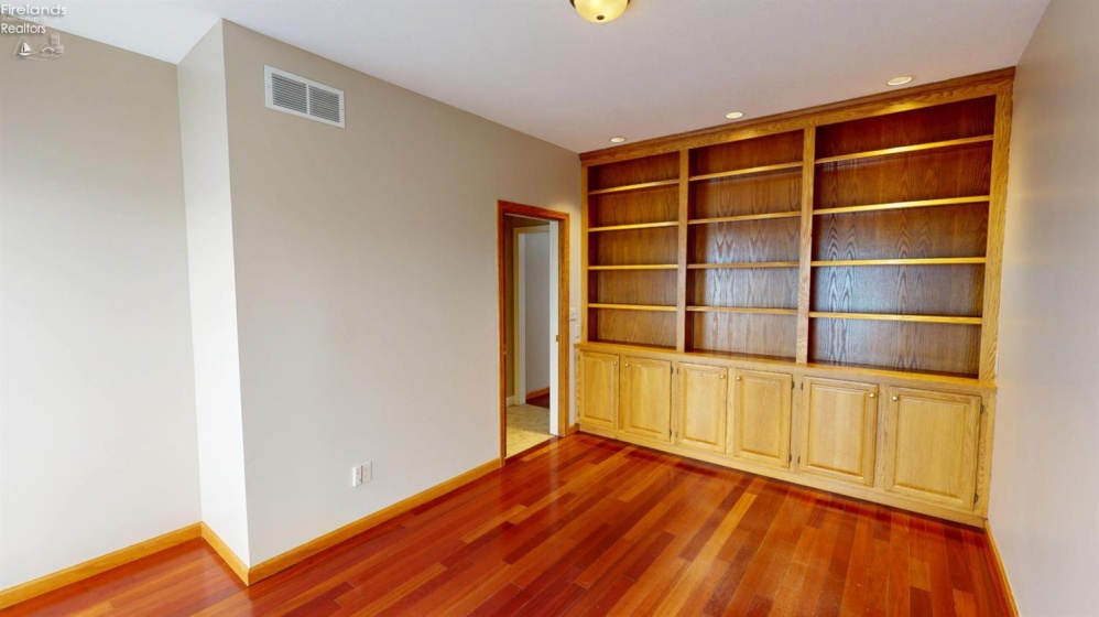 33 Ponds Side Drive, Fremont, 43420, 5 Bedroom Bedrooms, ,4 BathroomBathrooms,Residential,For Sale,Ponds Side,20263749