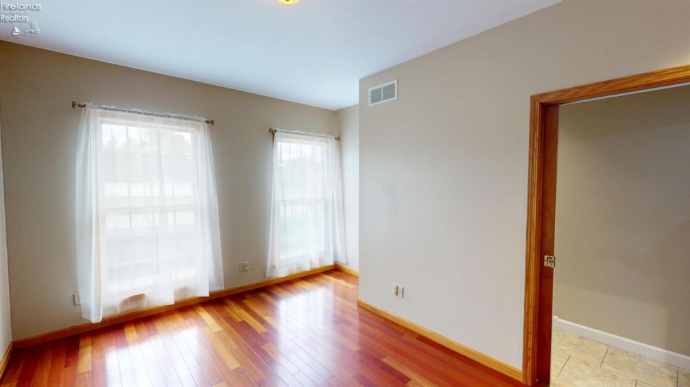 33 Ponds Side Drive, Fremont, 43420, 5 Bedroom Bedrooms, ,4 BathroomBathrooms,Residential,For Sale,Ponds Side,20263749