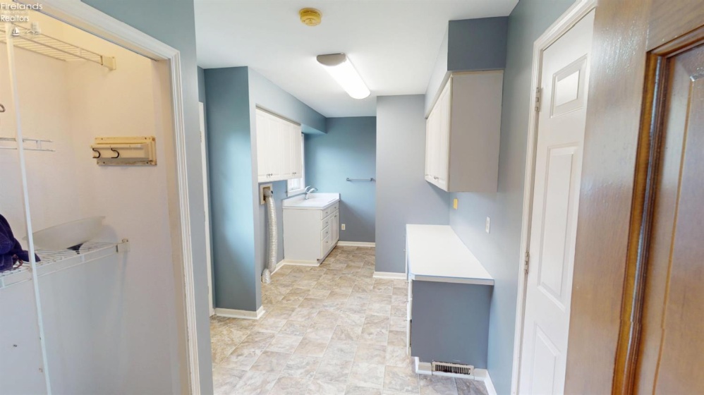 33 Ponds Side Drive, Fremont, 43420, 5 Bedroom Bedrooms, ,4 BathroomBathrooms,Residential,For Sale,Ponds Side,20263749