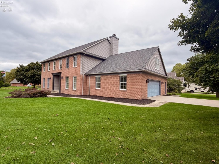 33 Ponds Side Drive, Fremont, 43420, 5 Bedroom Bedrooms, ,4 BathroomBathrooms,Residential,For Sale,Ponds Side,20263749