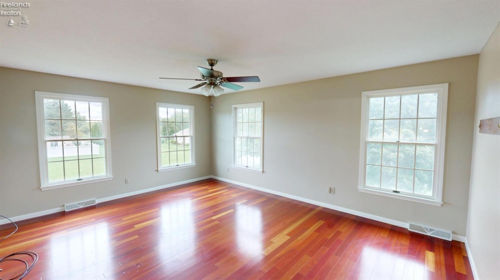 33 Ponds Side Drive, Fremont, 43420, 5 Bedroom Bedrooms, ,4 BathroomBathrooms,Residential,For Sale,Ponds Side,20263749