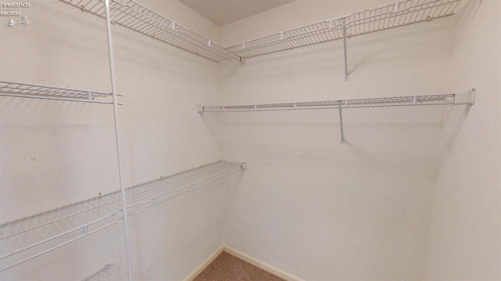 33 Ponds Side Drive, Fremont, 43420, 5 Bedroom Bedrooms, ,4 BathroomBathrooms,Residential,For Sale,Ponds Side,20263749